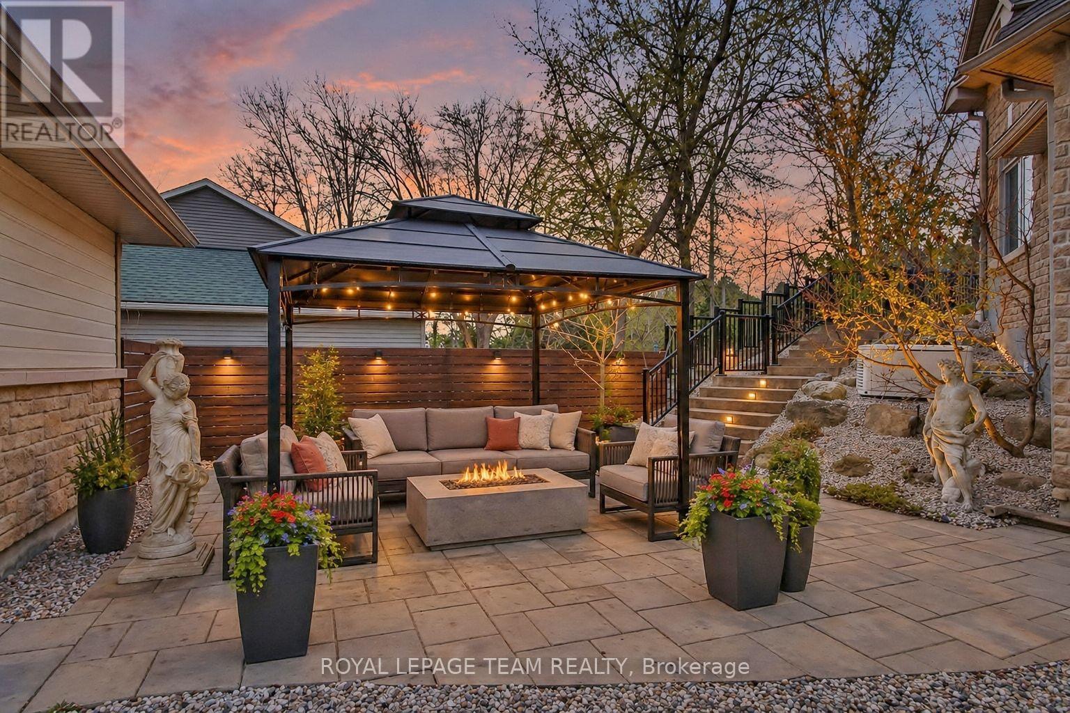 5591 Manotick Main Street