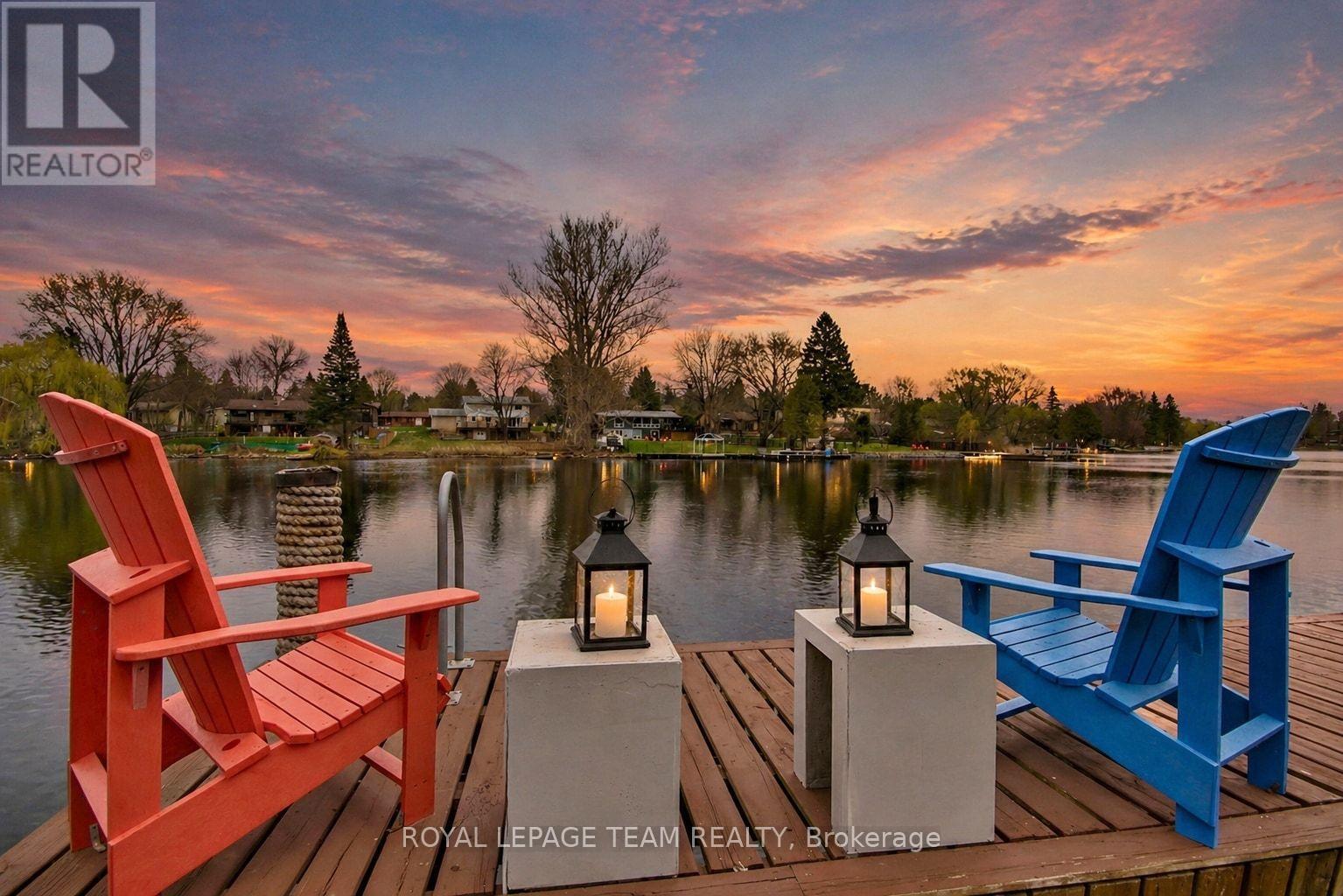 5591 Manotick Main Street