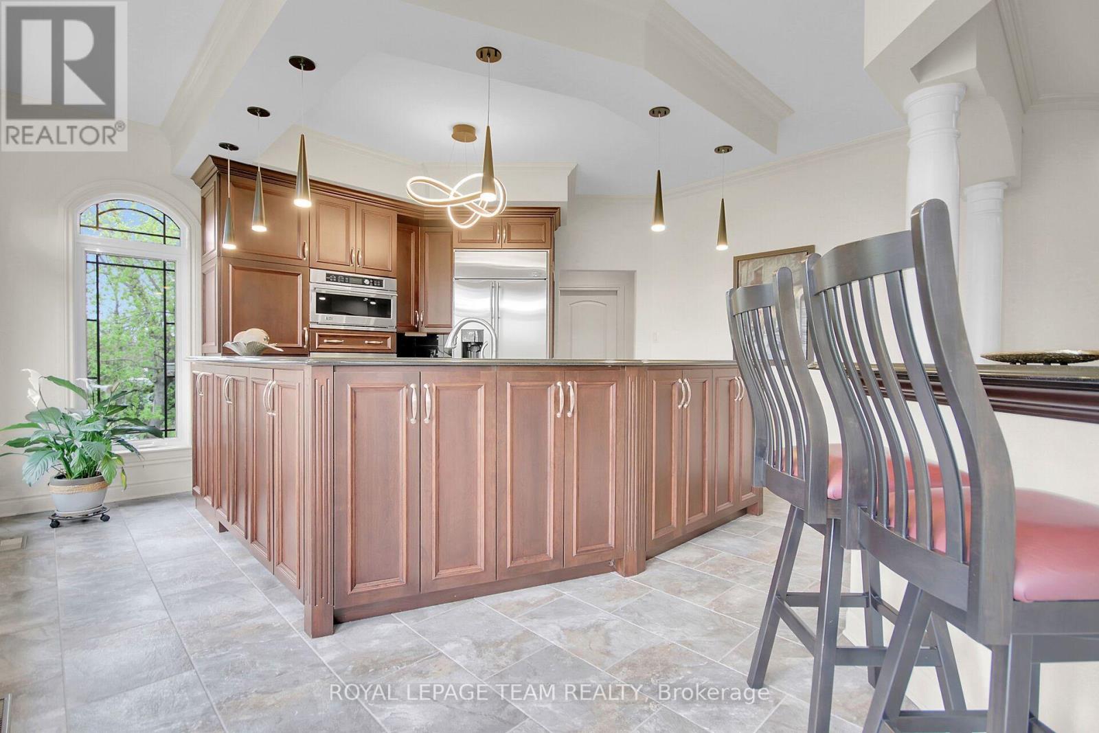5591 Manotick Main Street
