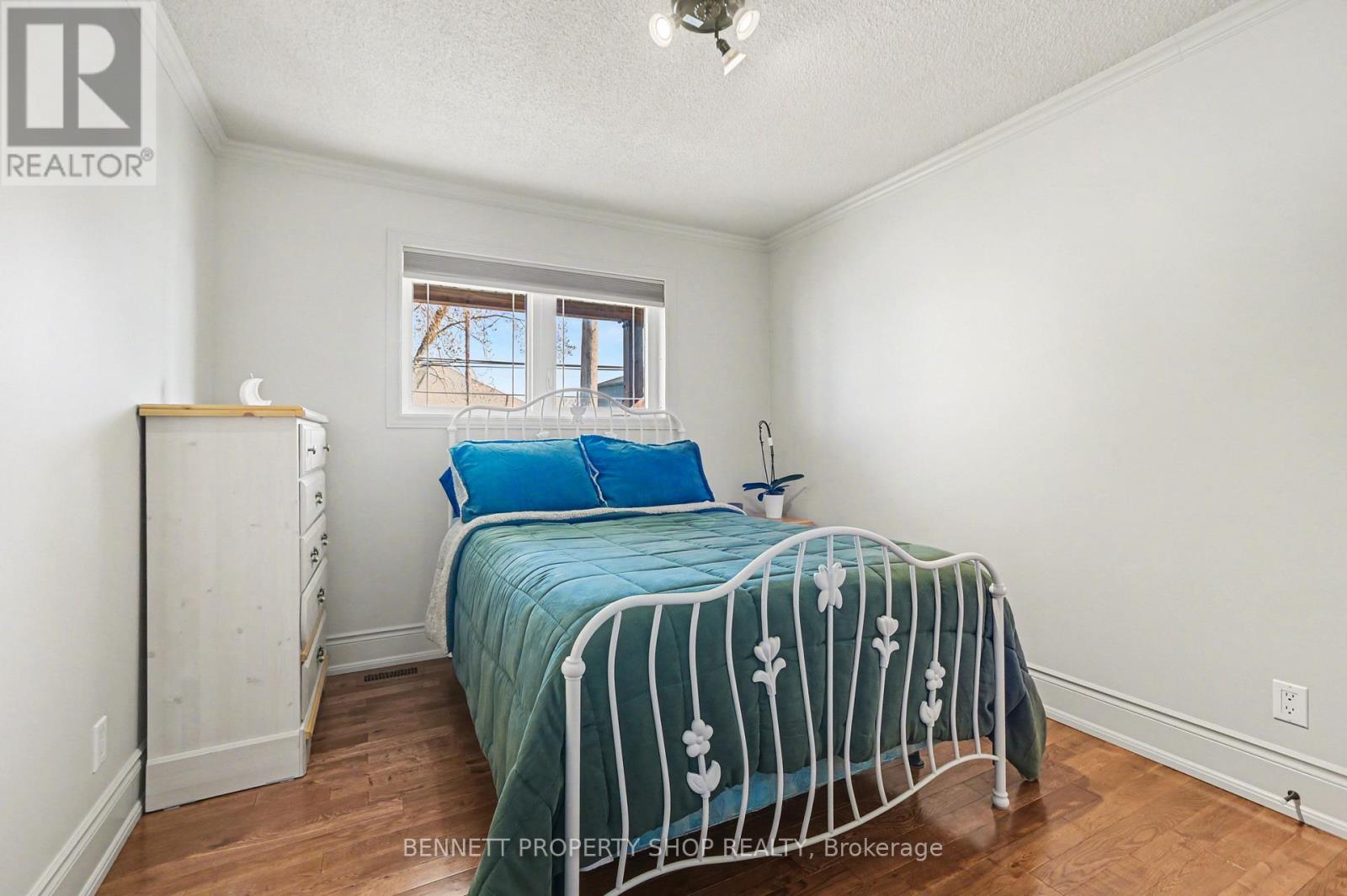 493 Laurier Street