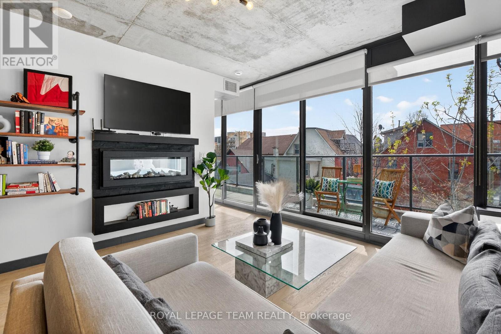 307 - 224 Lyon Street N