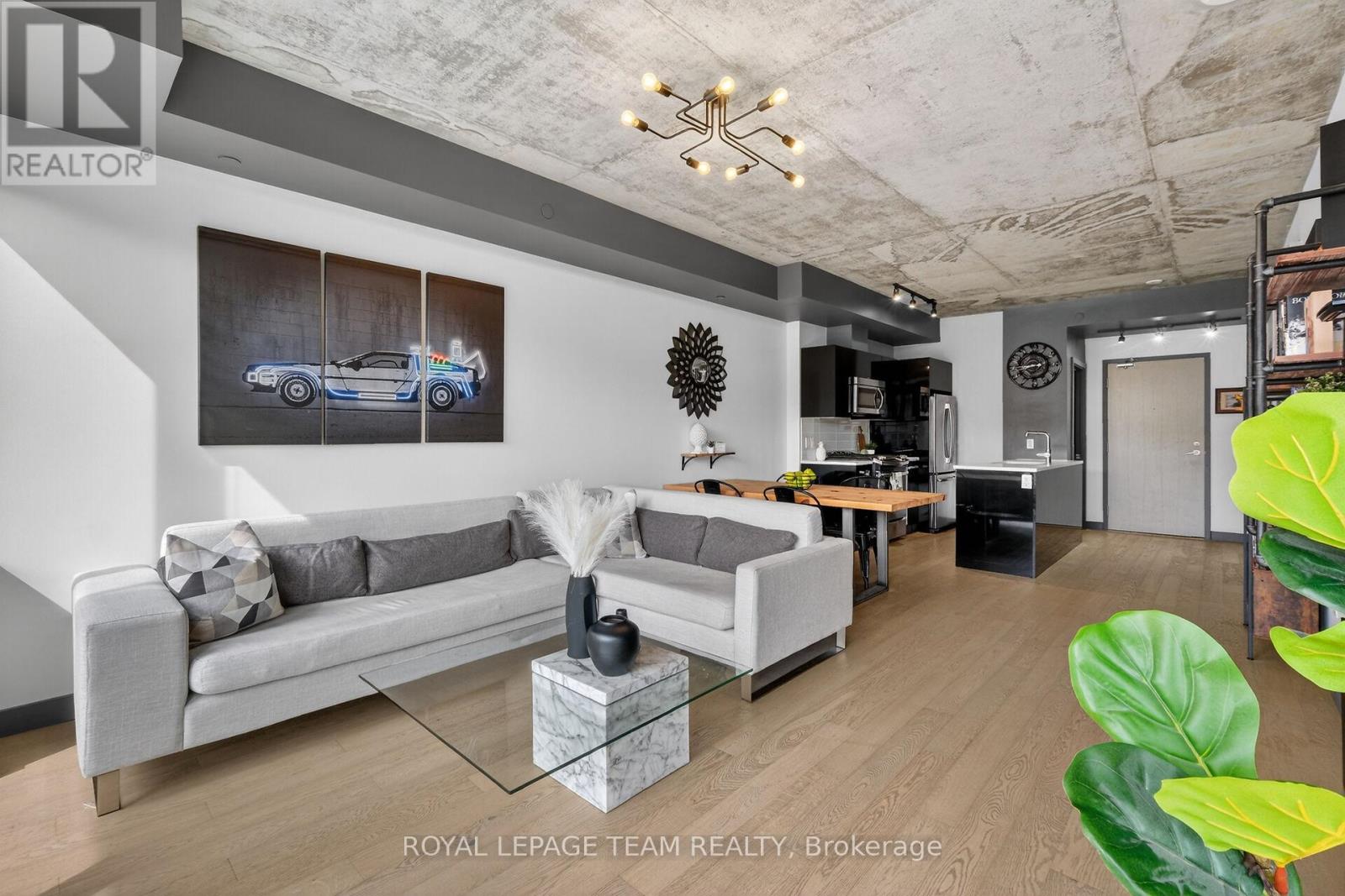 307 - 224 Lyon Street N