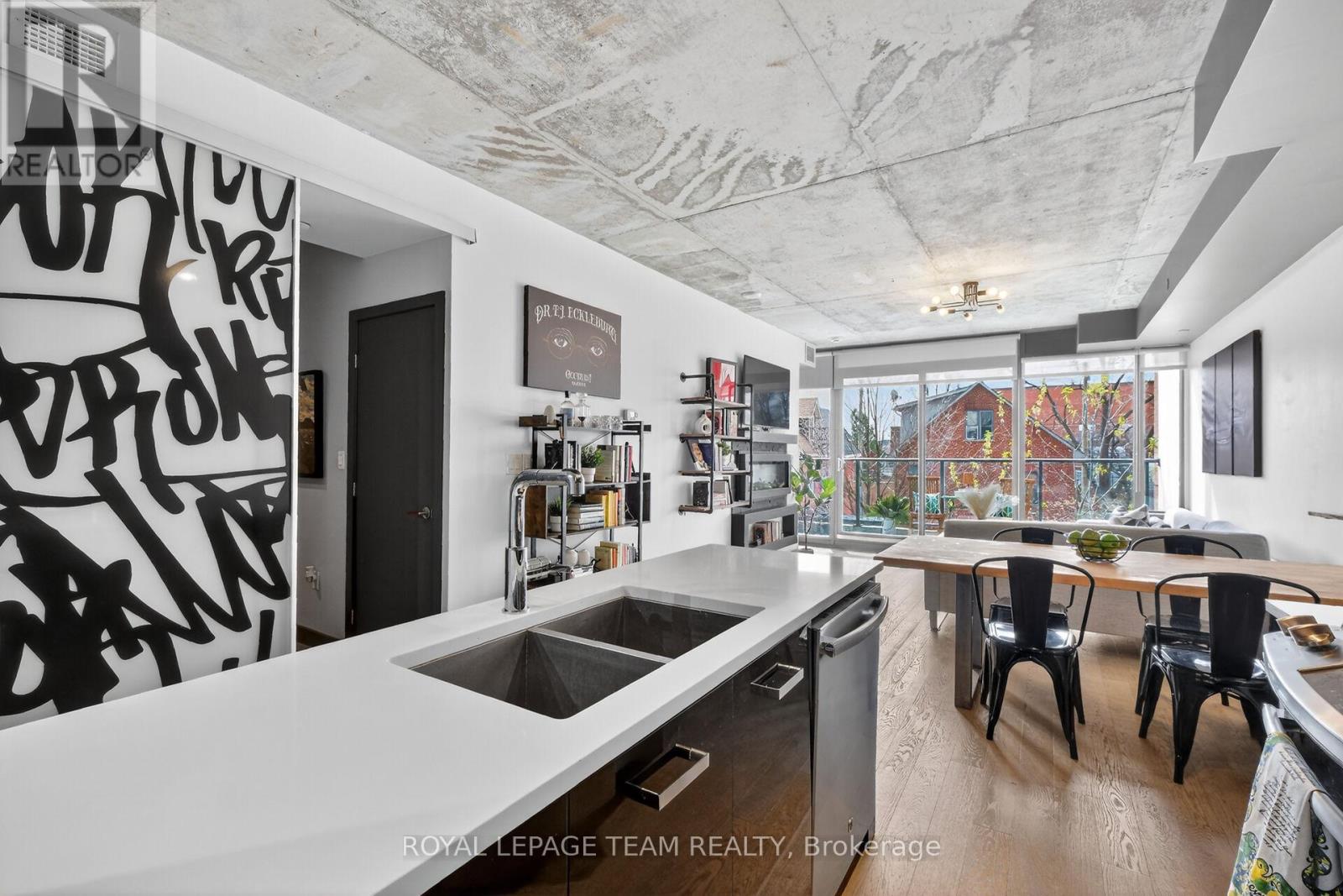 307 - 224 Lyon Street N