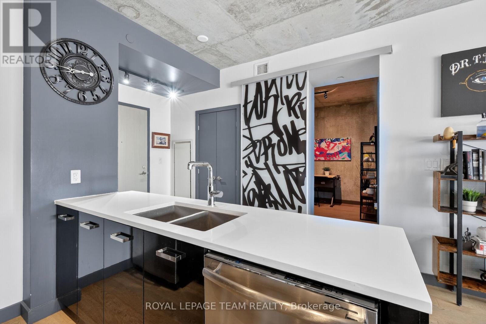 307 - 224 Lyon Street N