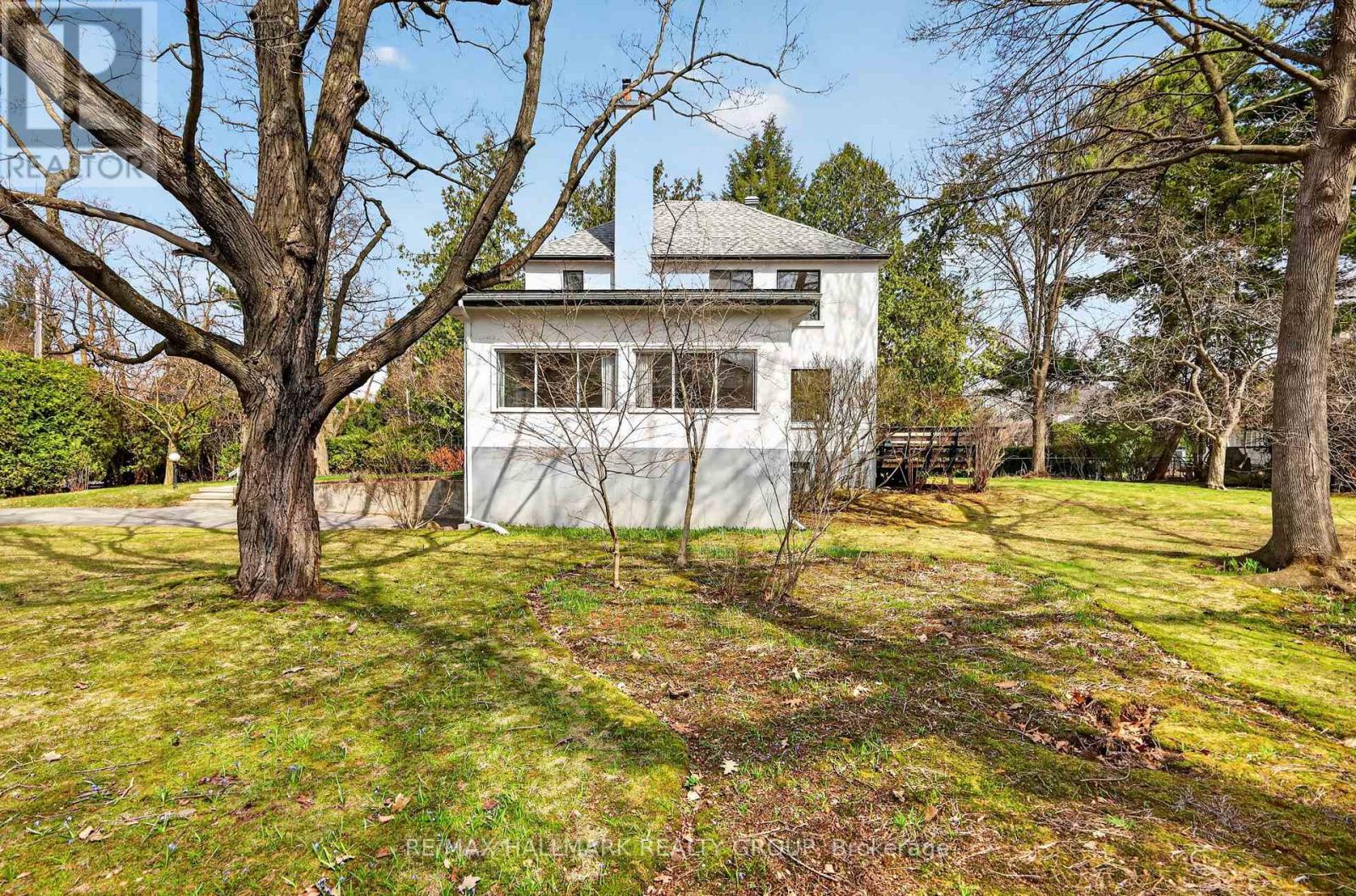 570 Minto Place