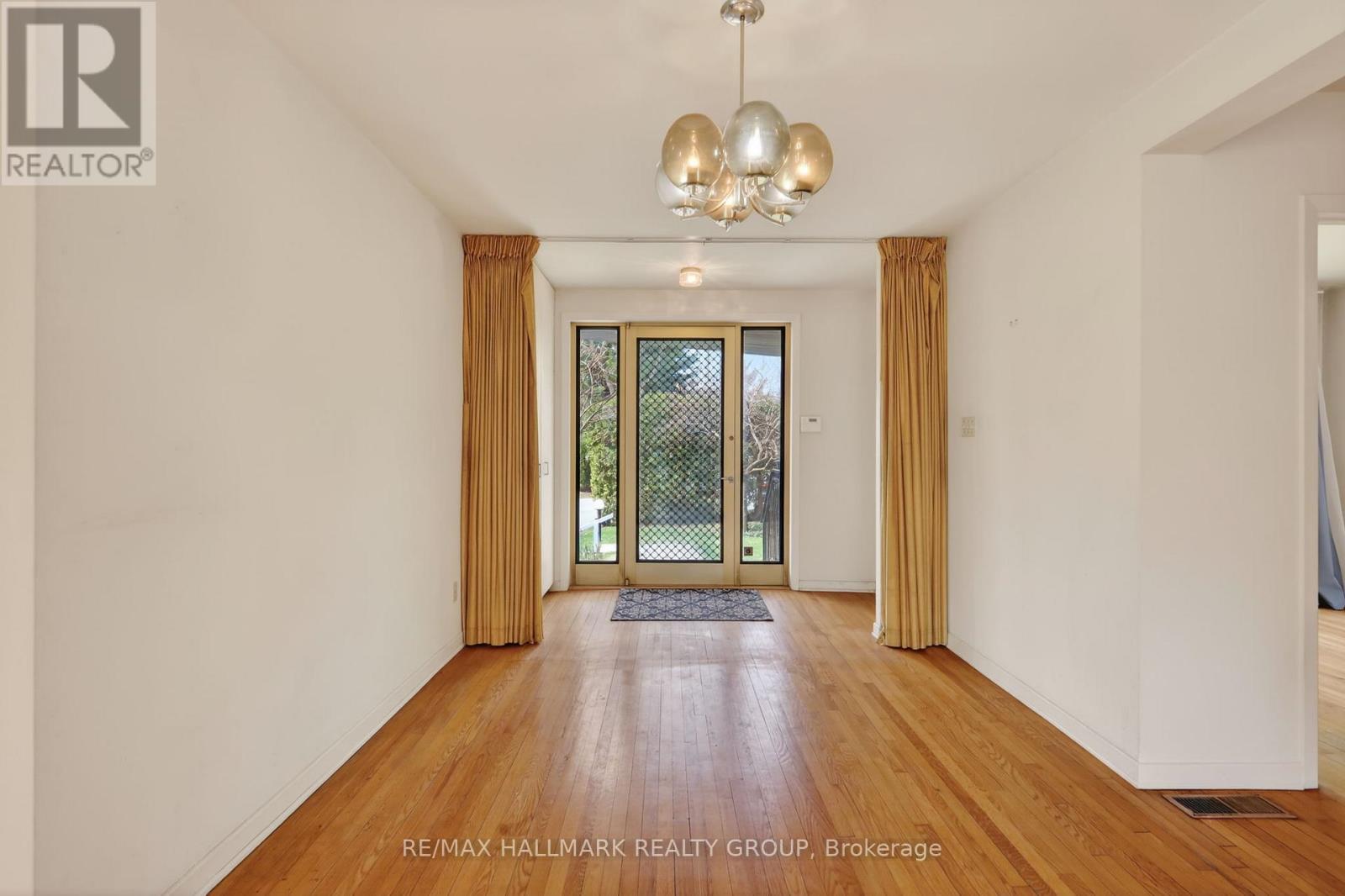 570 Minto Place