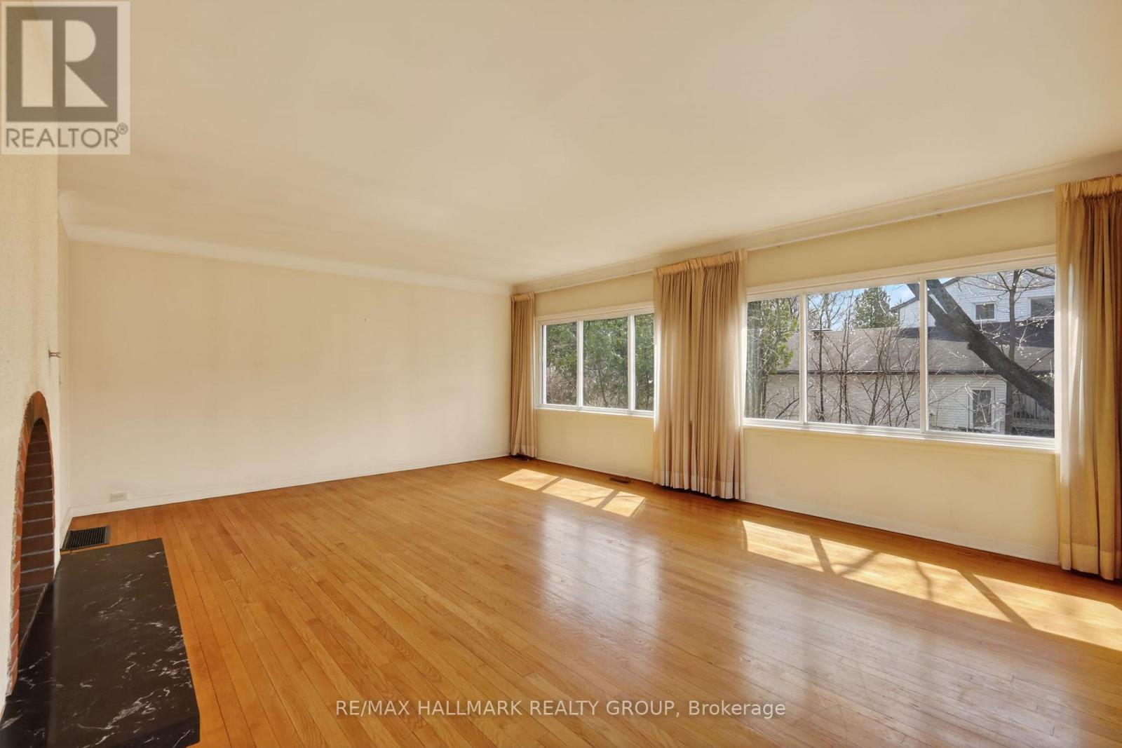570 Minto Place