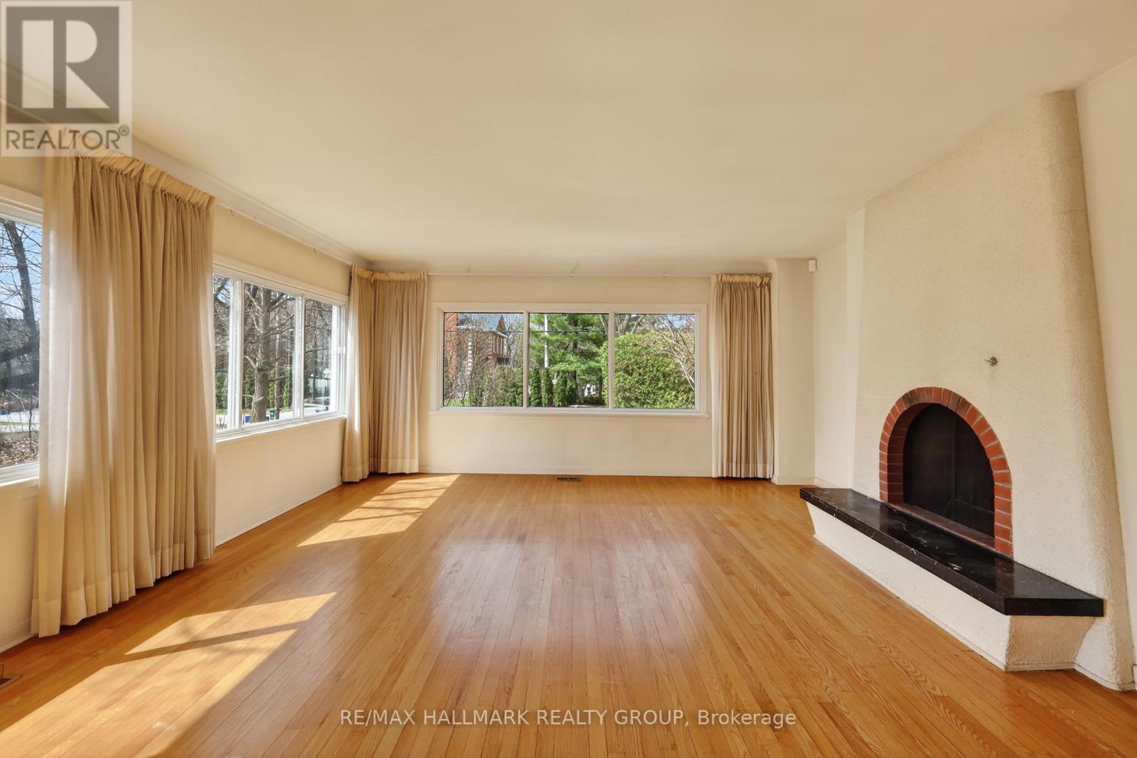 570 Minto Place