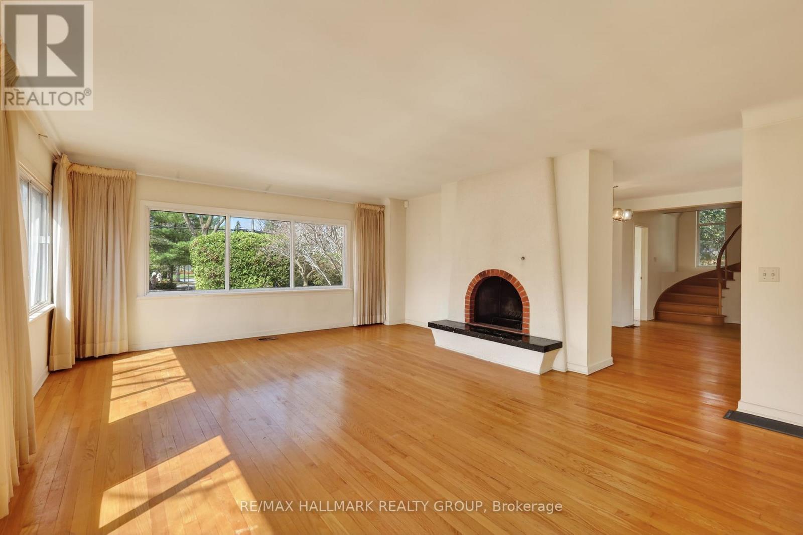 570 Minto Place