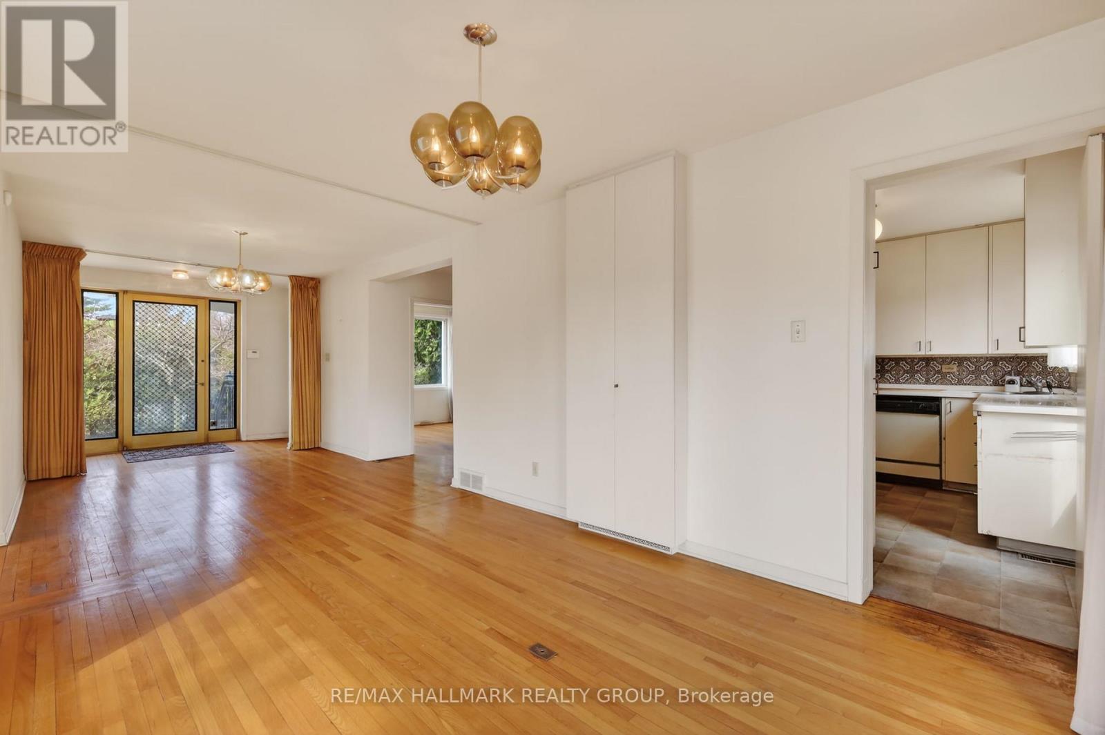 570 Minto Place