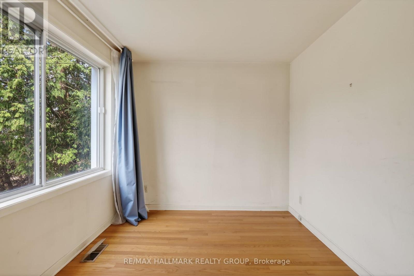 570 Minto Place