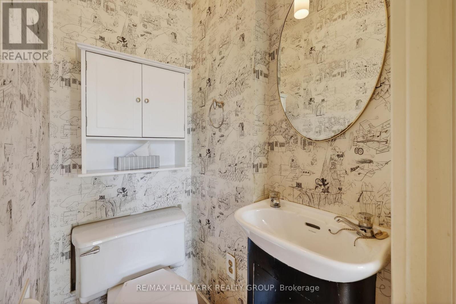 570 Minto Place