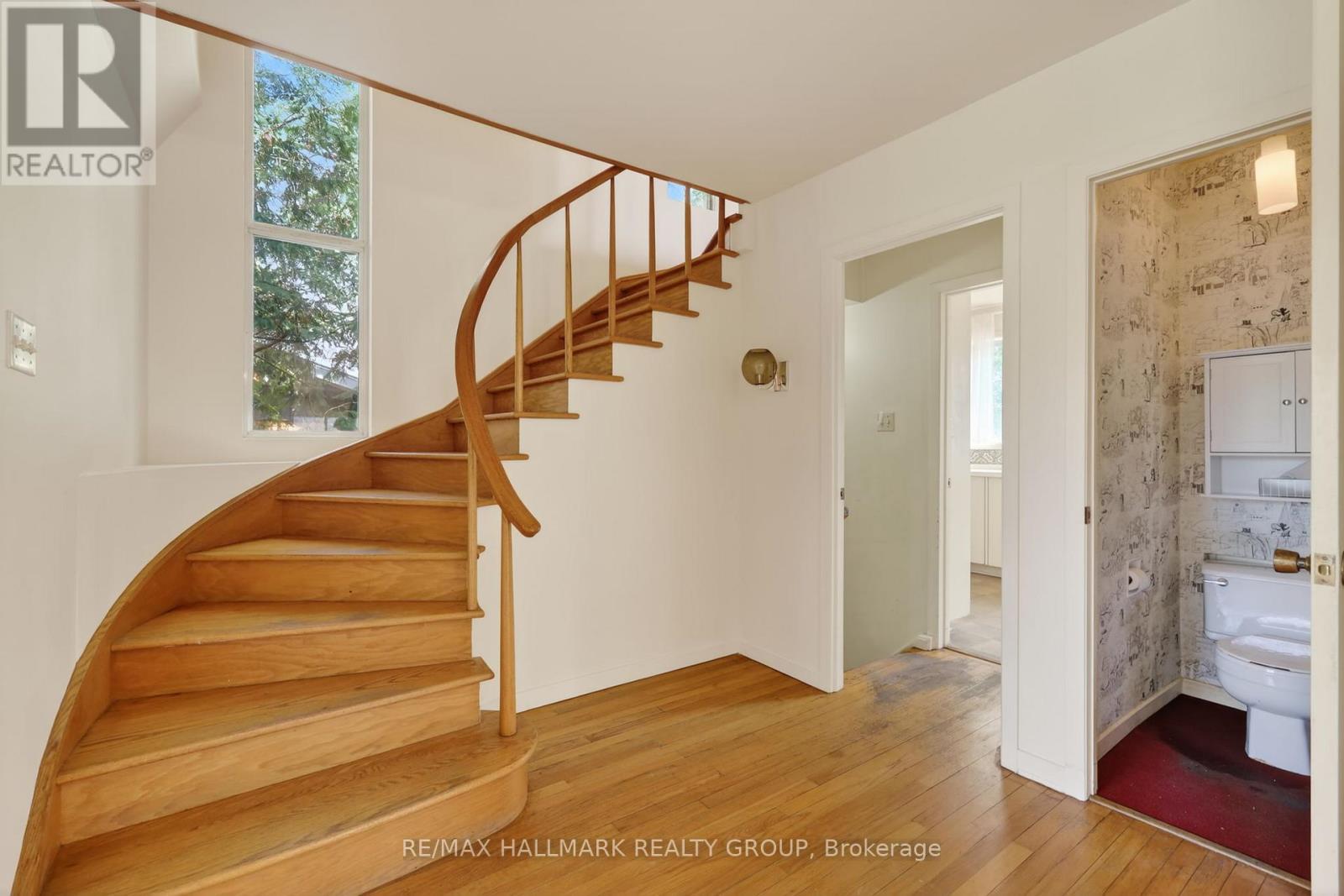 570 Minto Place
