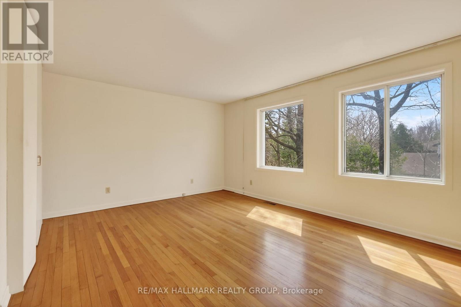 570 Minto Place