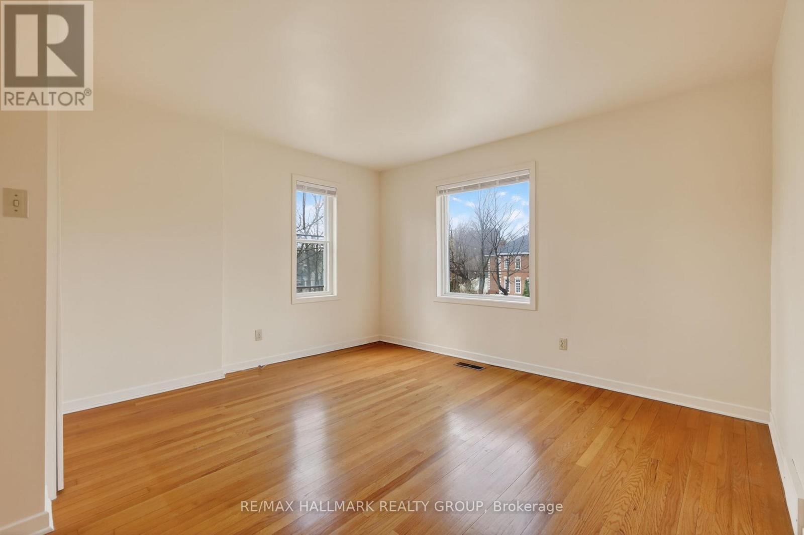 570 Minto Place