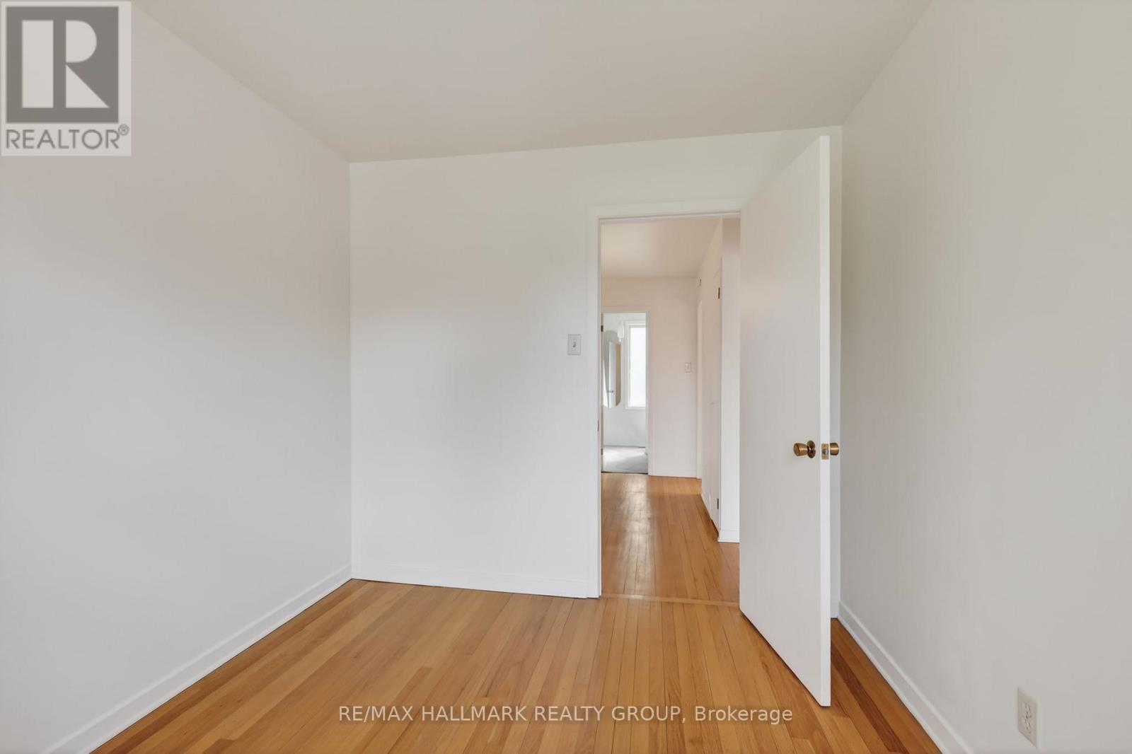 570 Minto Place