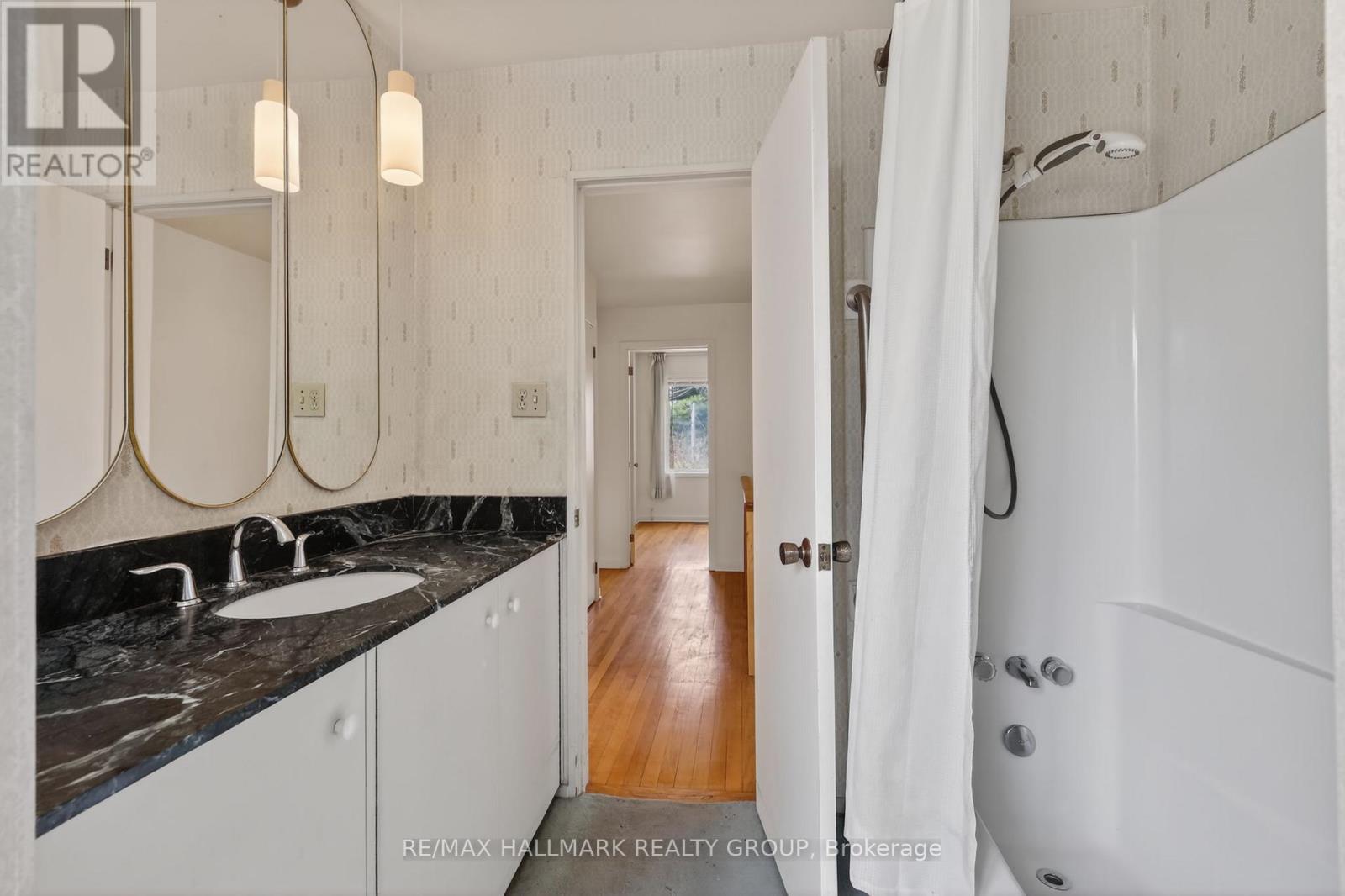 570 Minto Place
