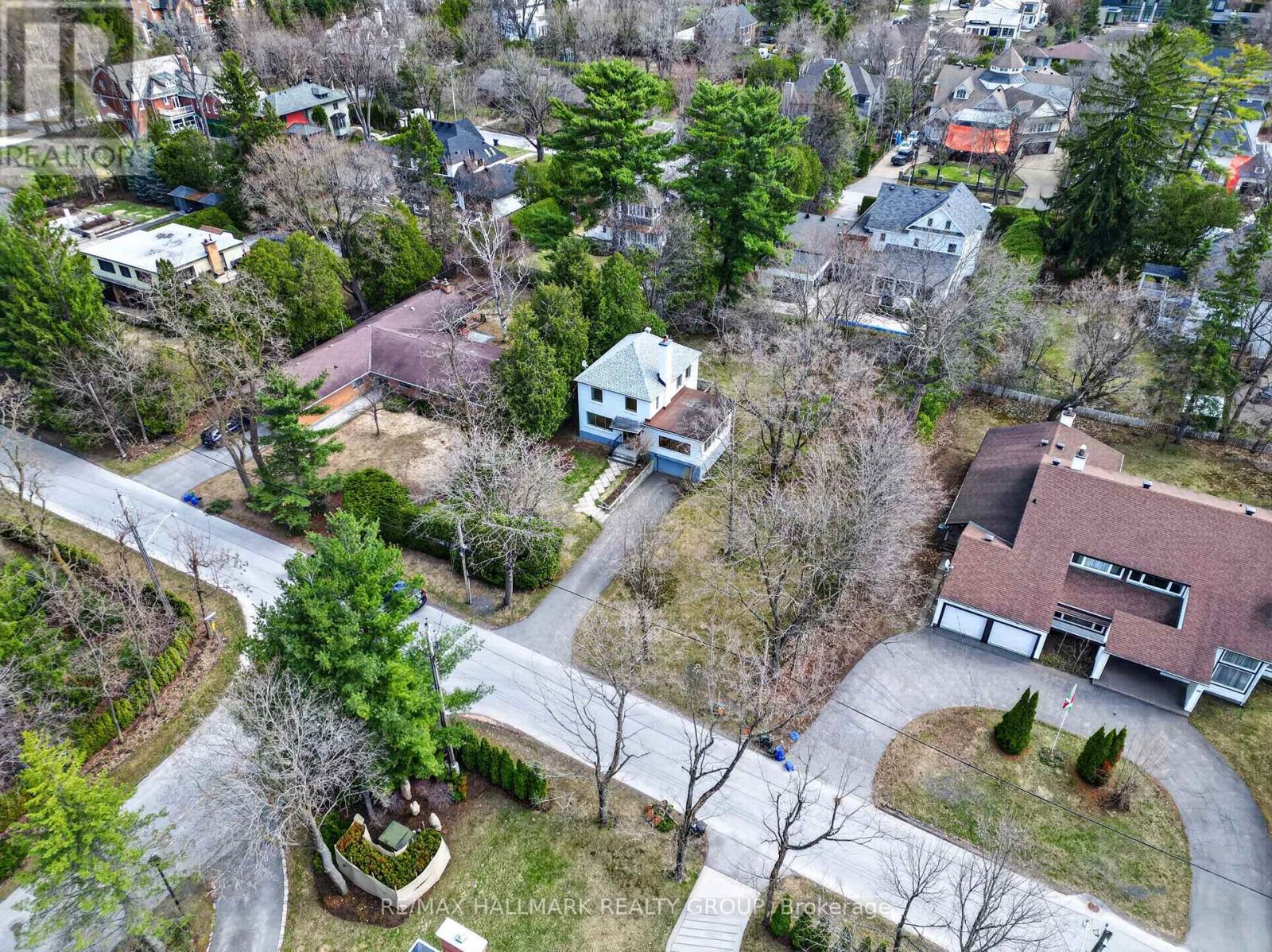570 Minto Place