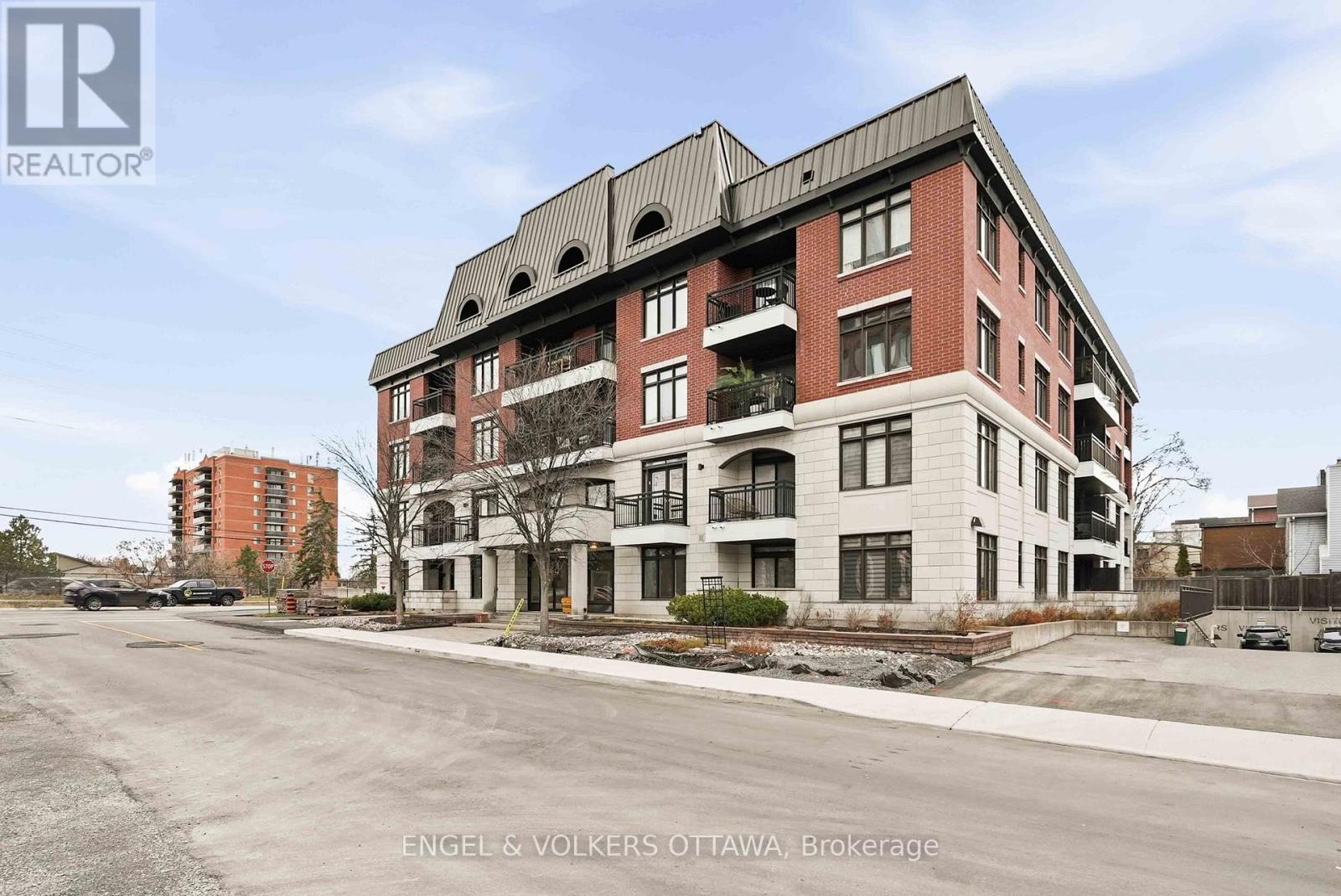 204 - 323 Winona Avenue