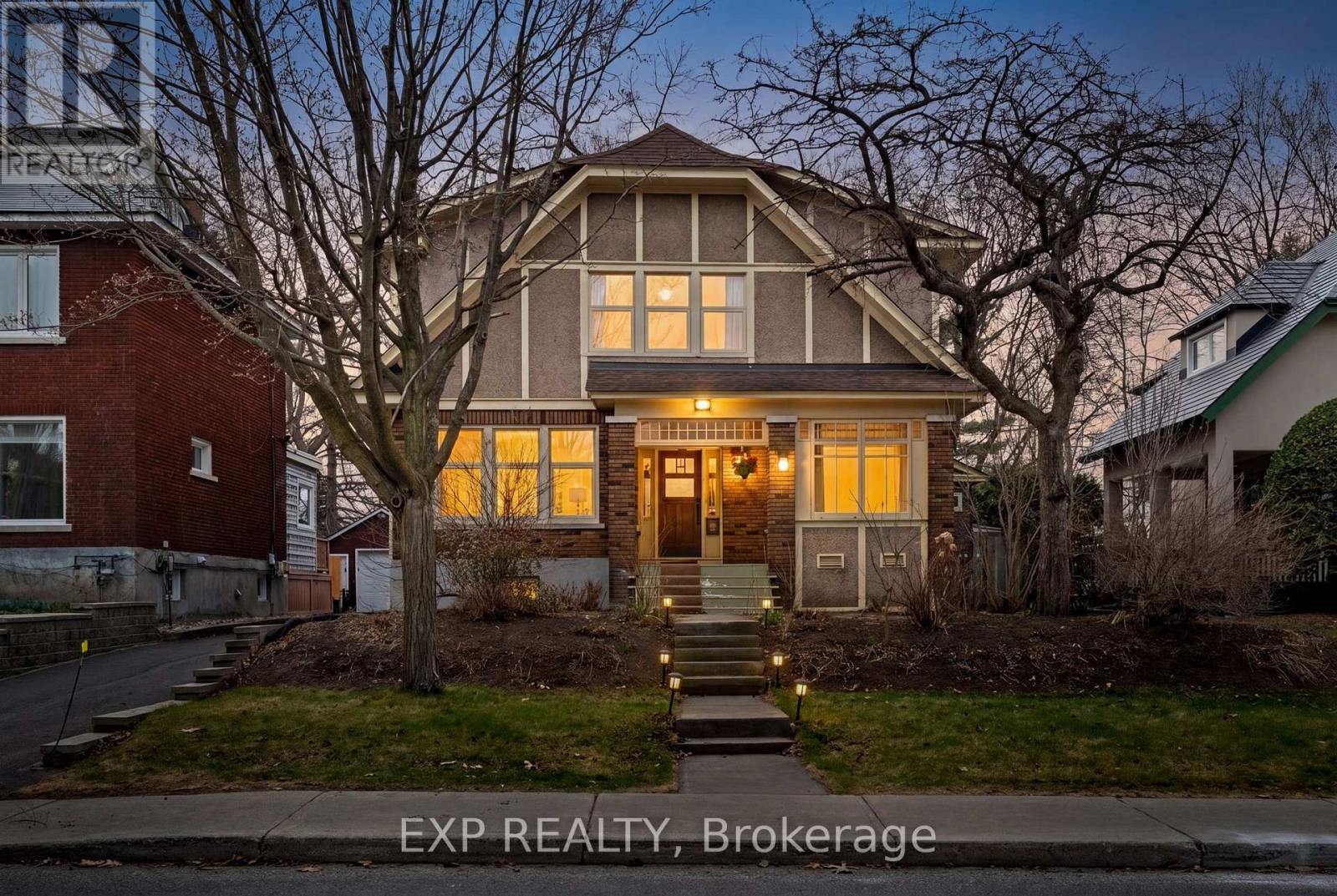 10 Lakeside Avenue