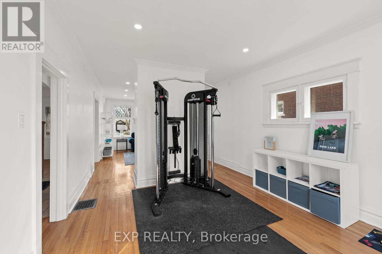10 Lakeside Avenue