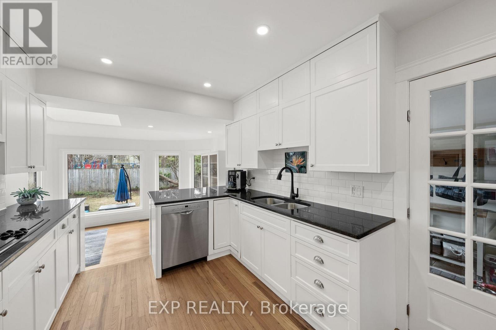 10 Lakeside Avenue