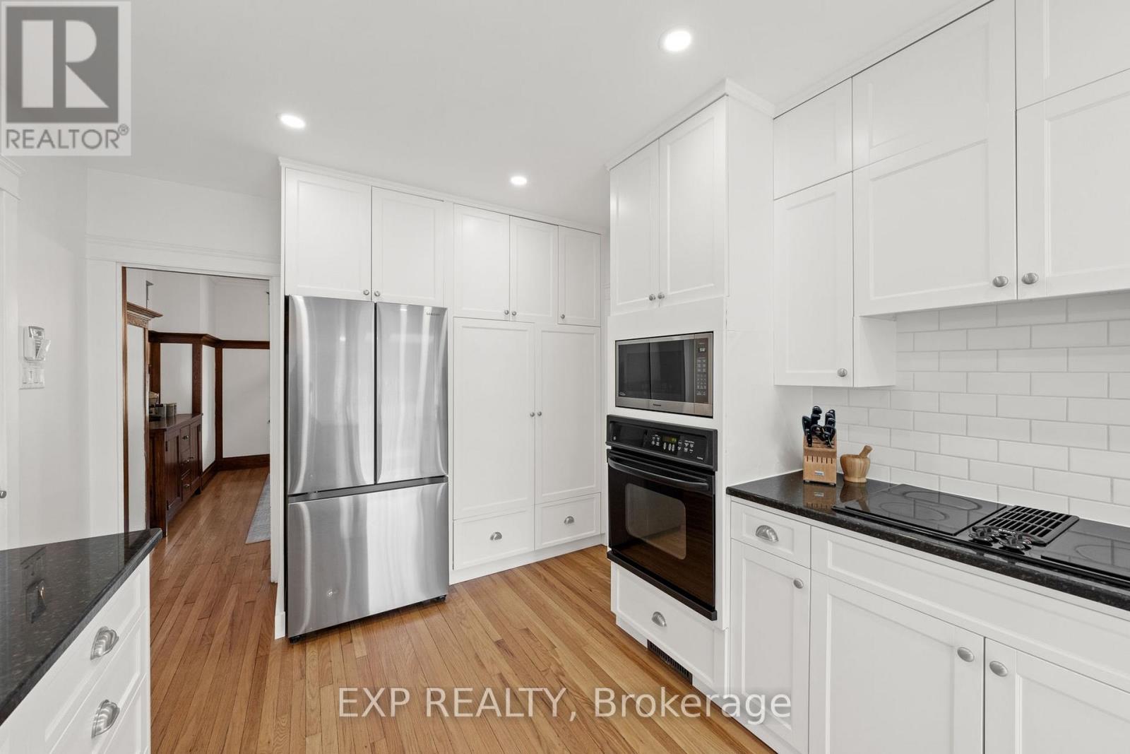 10 Lakeside Avenue