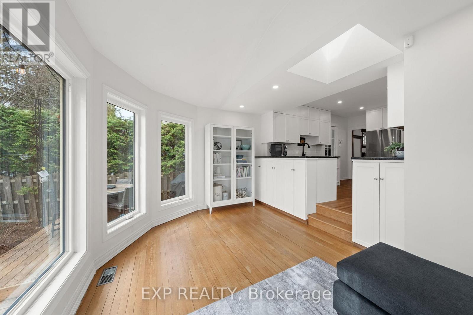 10 Lakeside Avenue