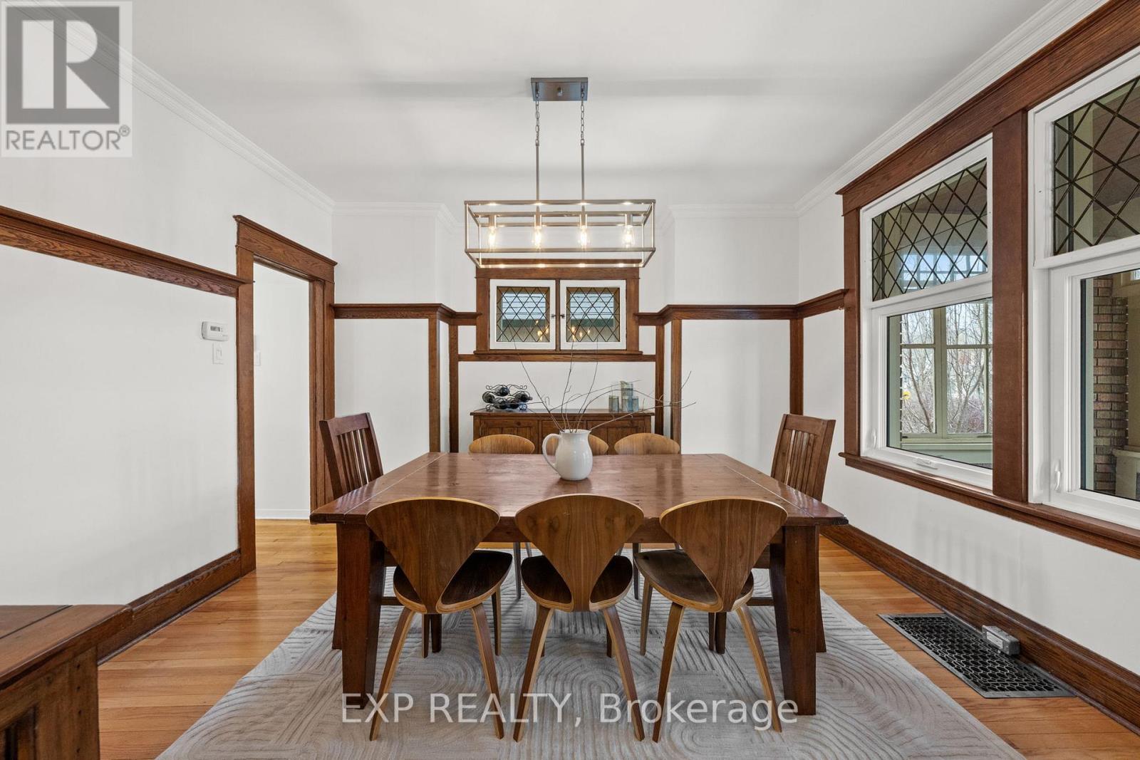 10 Lakeside Avenue
