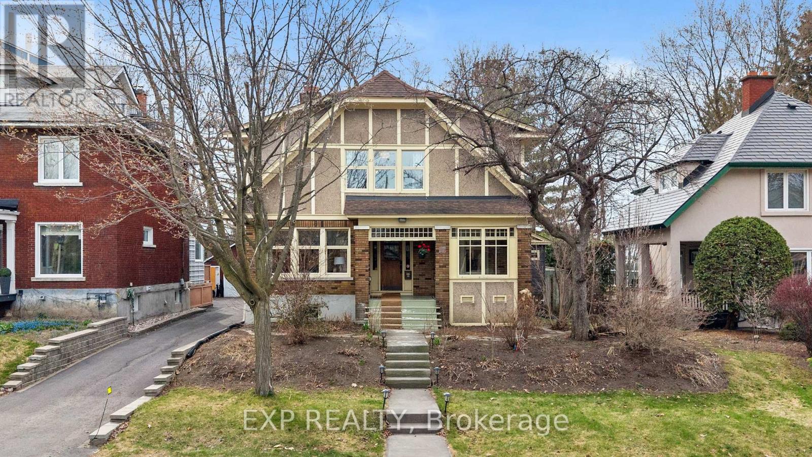 10 Lakeside Avenue