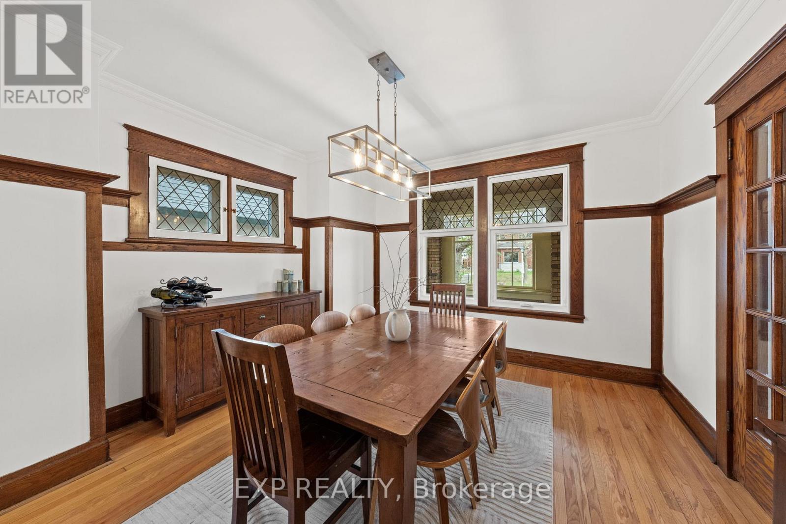 10 Lakeside Avenue