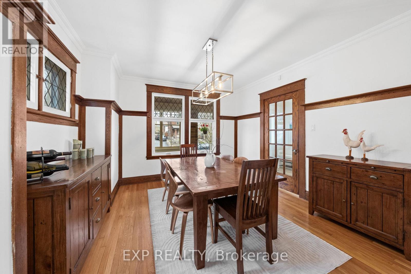 10 Lakeside Avenue