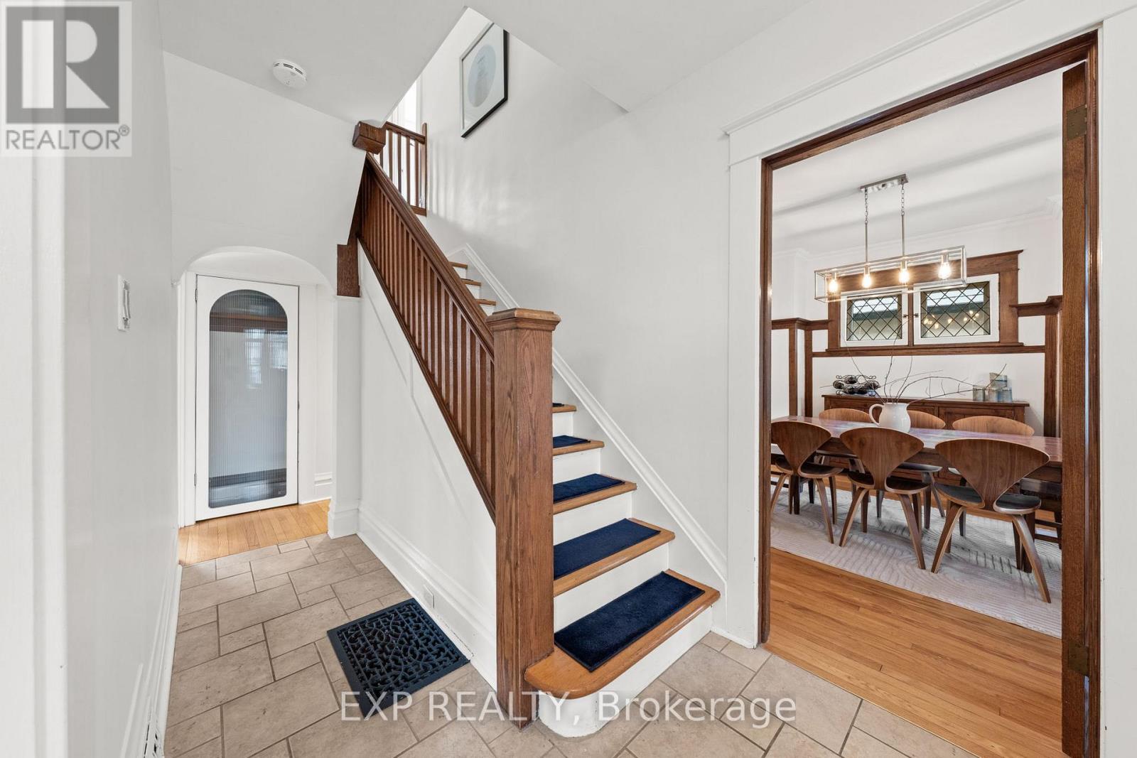 10 Lakeside Avenue