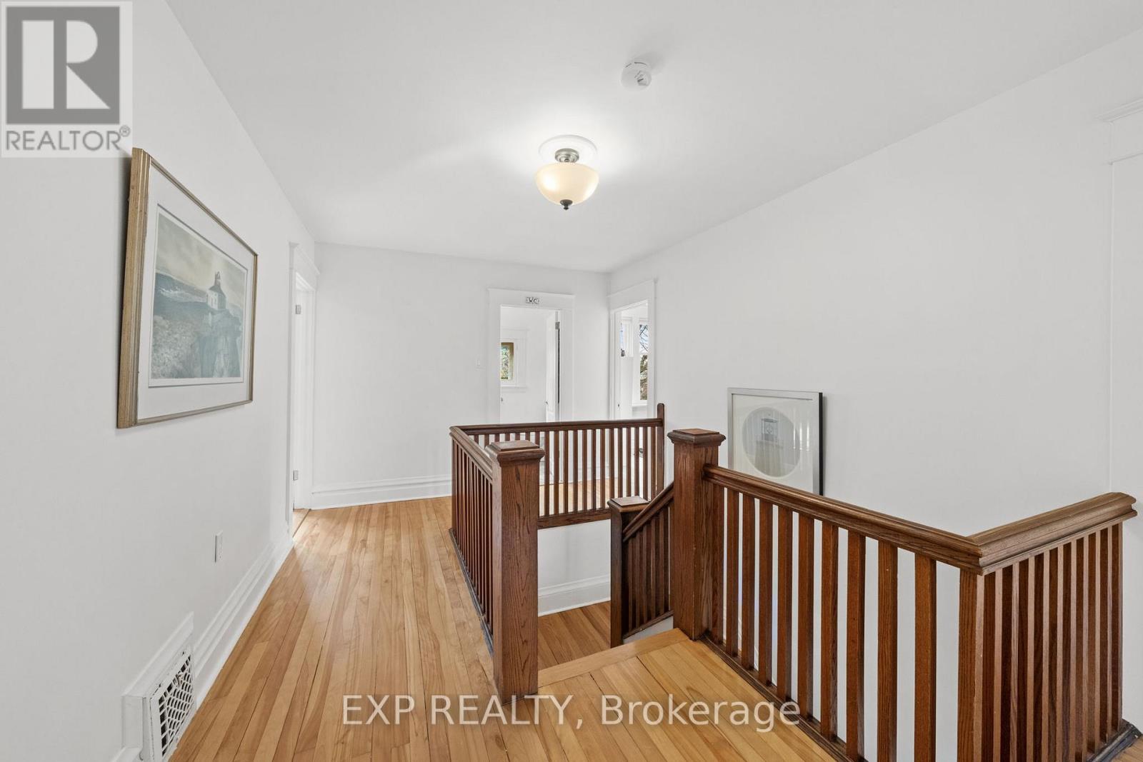 10 Lakeside Avenue