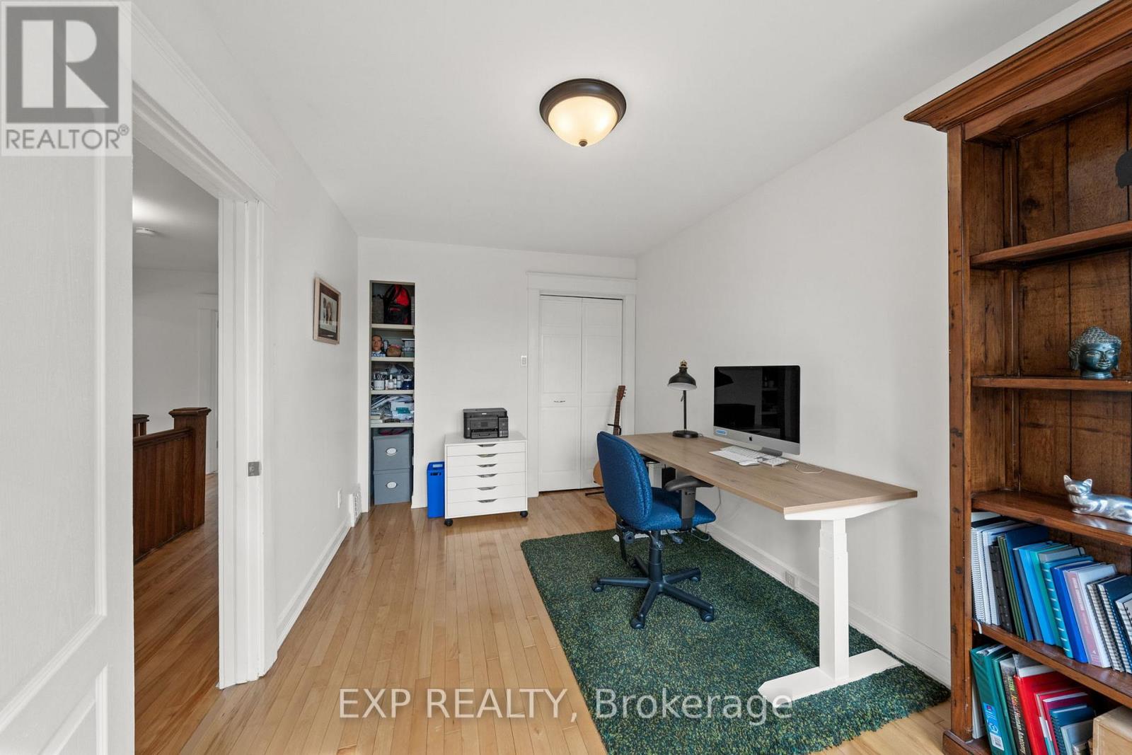 10 Lakeside Avenue