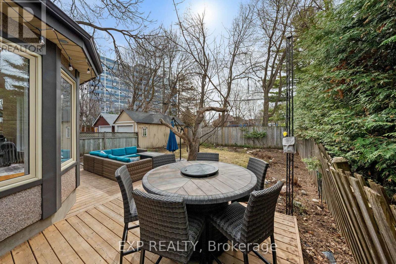 10 Lakeside Avenue