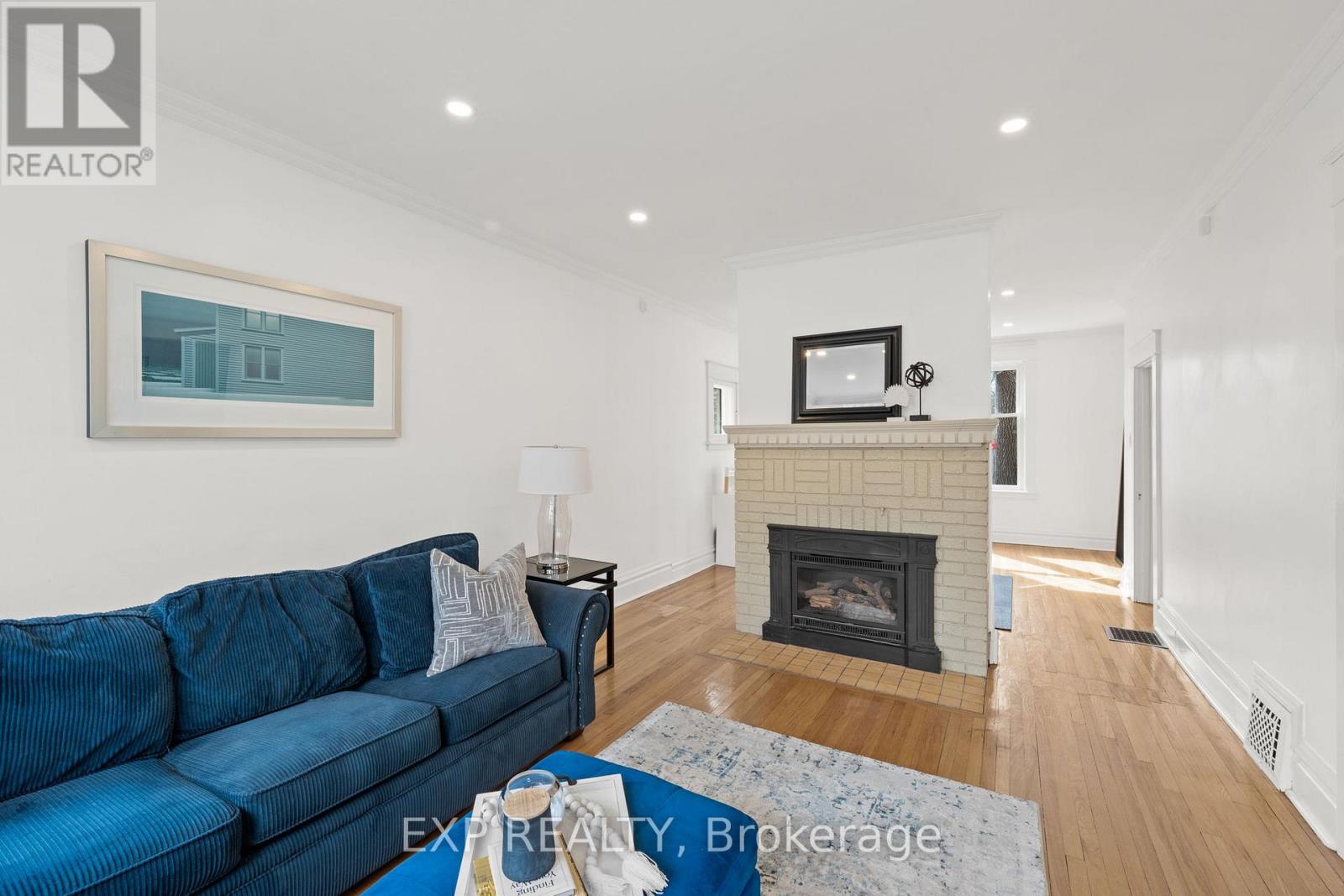 10 Lakeside Avenue