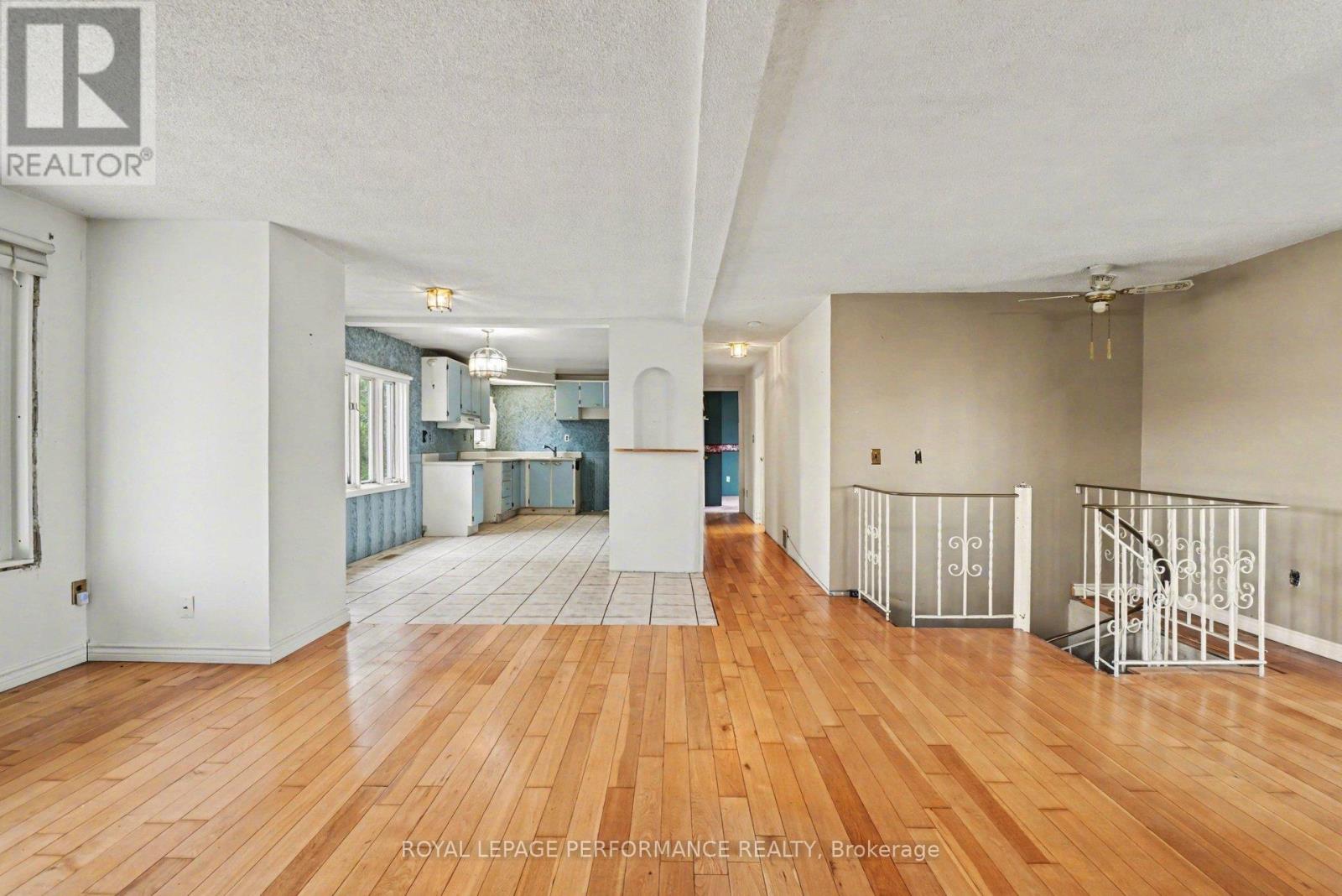 4946 Thunder Road