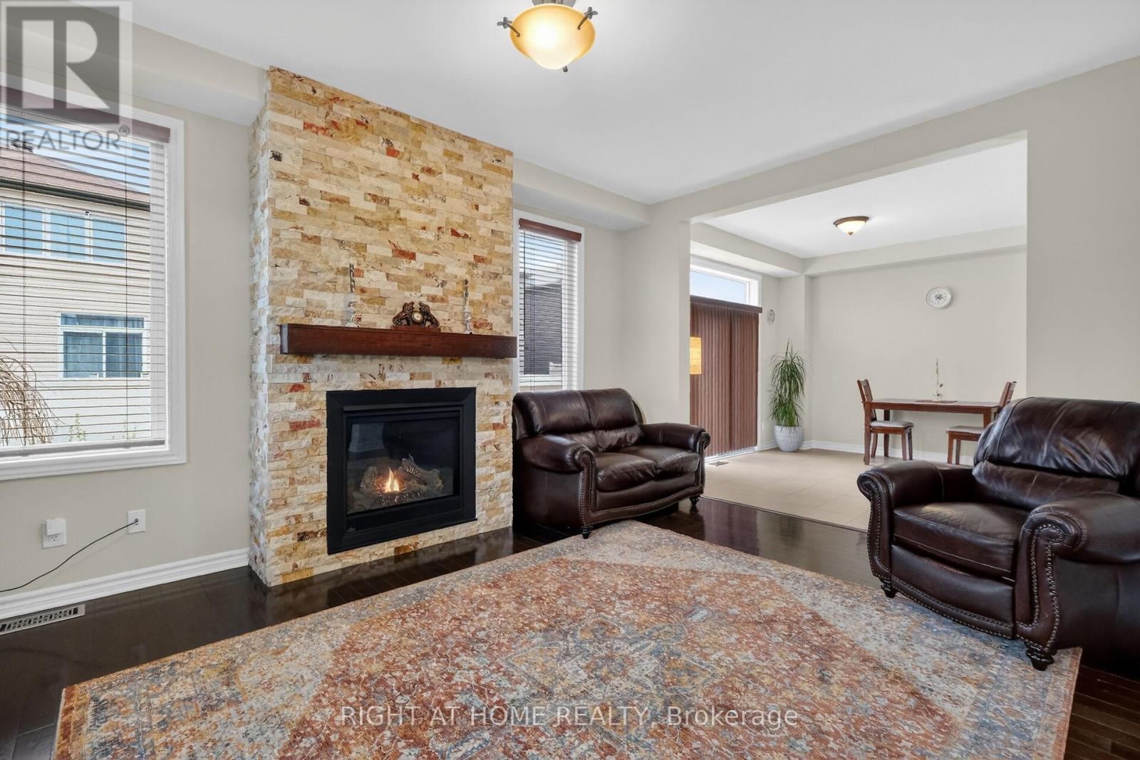 44 Hawks Landing Crescent