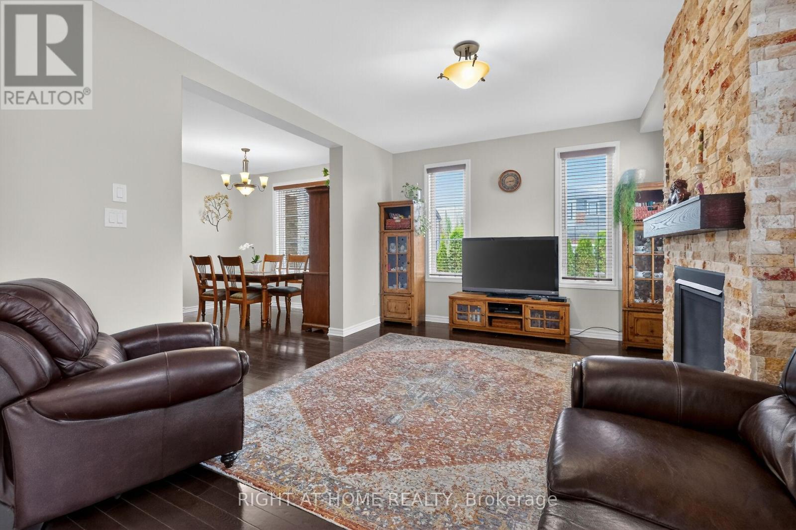 44 Hawks Landing Crescent