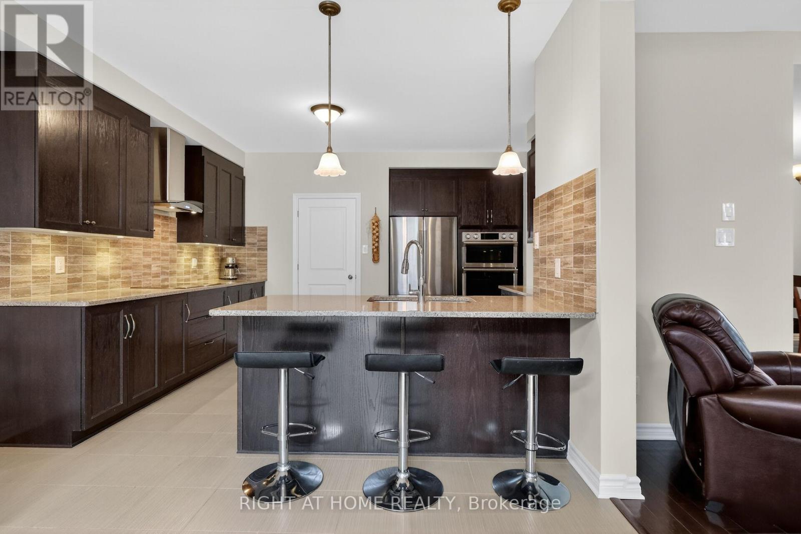 44 Hawks Landing Crescent