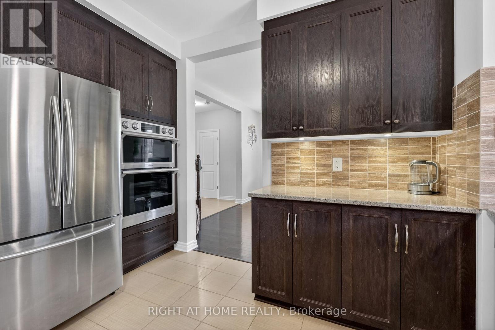 44 Hawks Landing Crescent