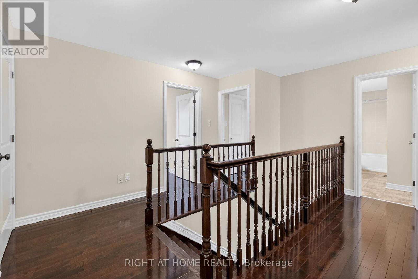 44 Hawks Landing Crescent