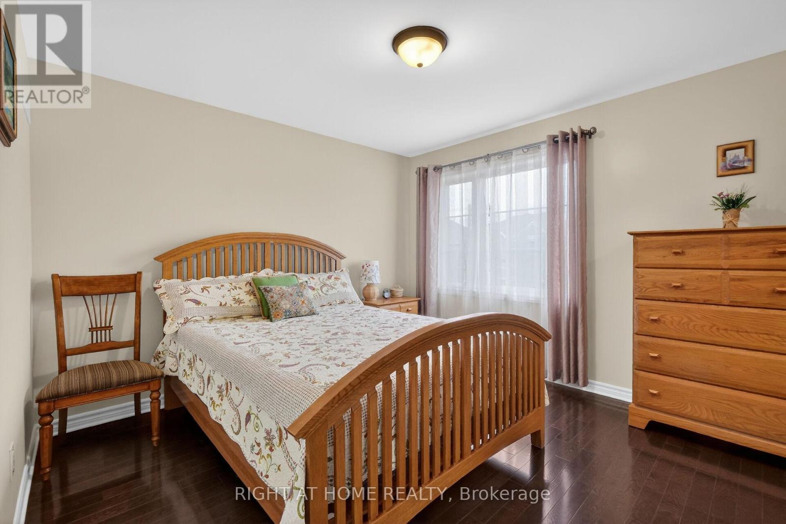 44 Hawks Landing Crescent