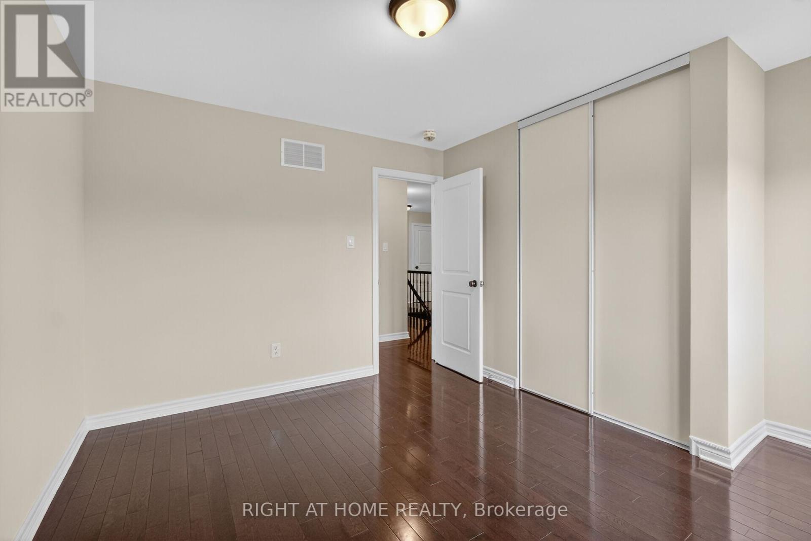 44 Hawks Landing Crescent