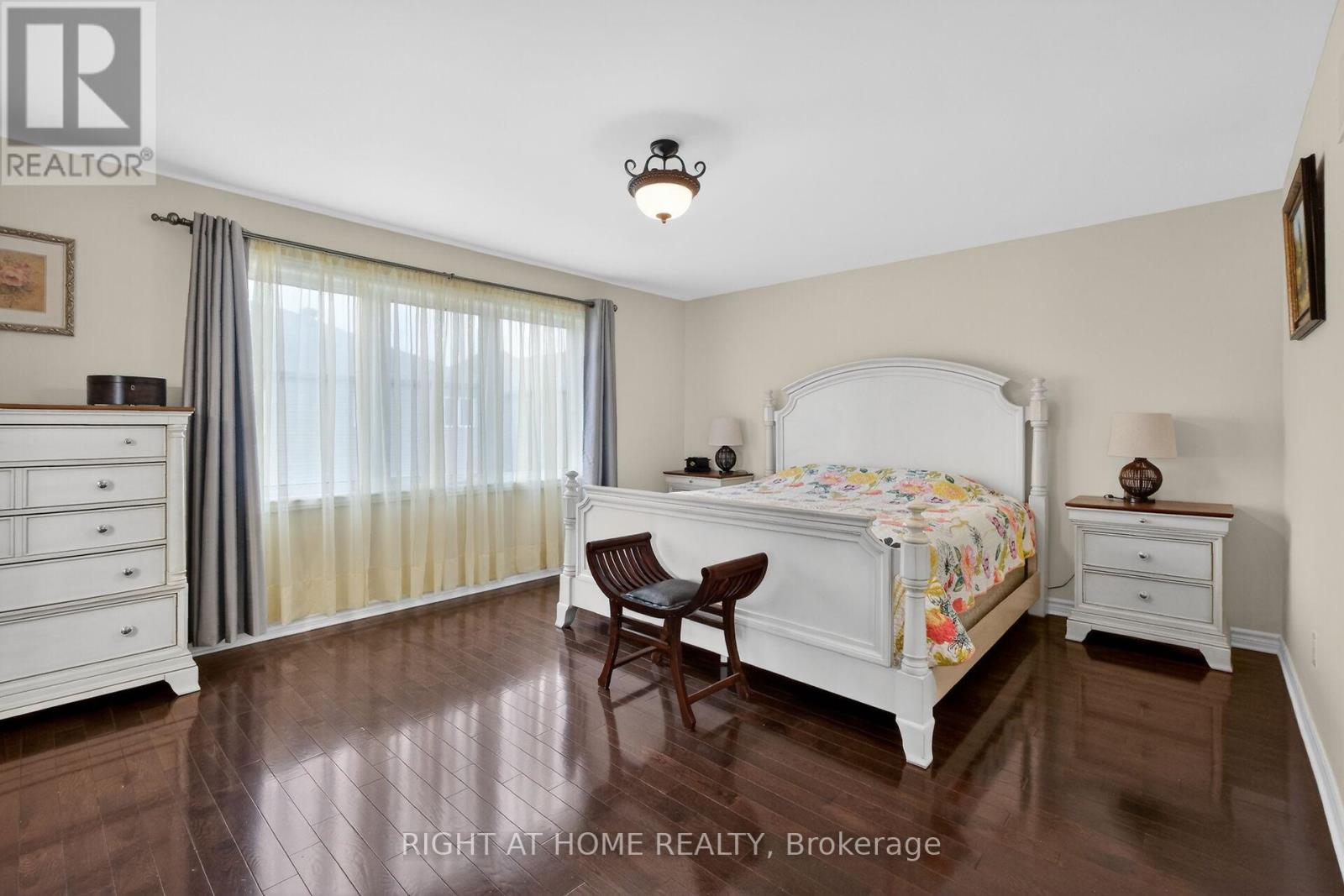 44 Hawks Landing Crescent