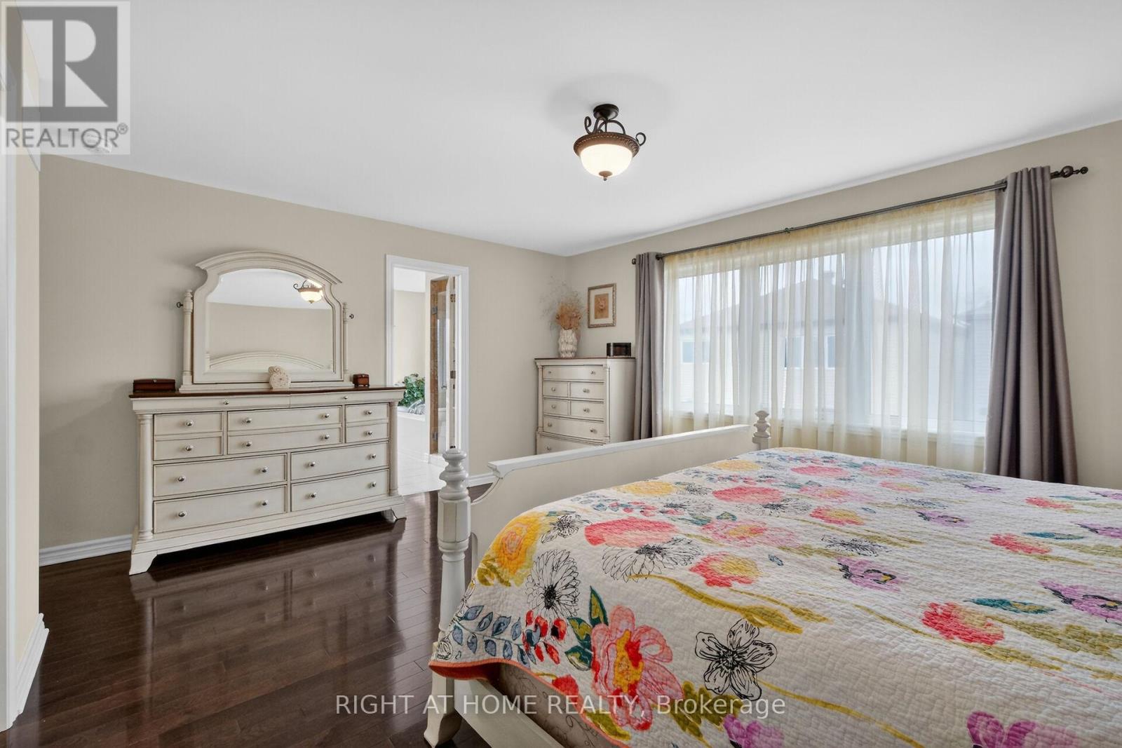 44 Hawks Landing Crescent