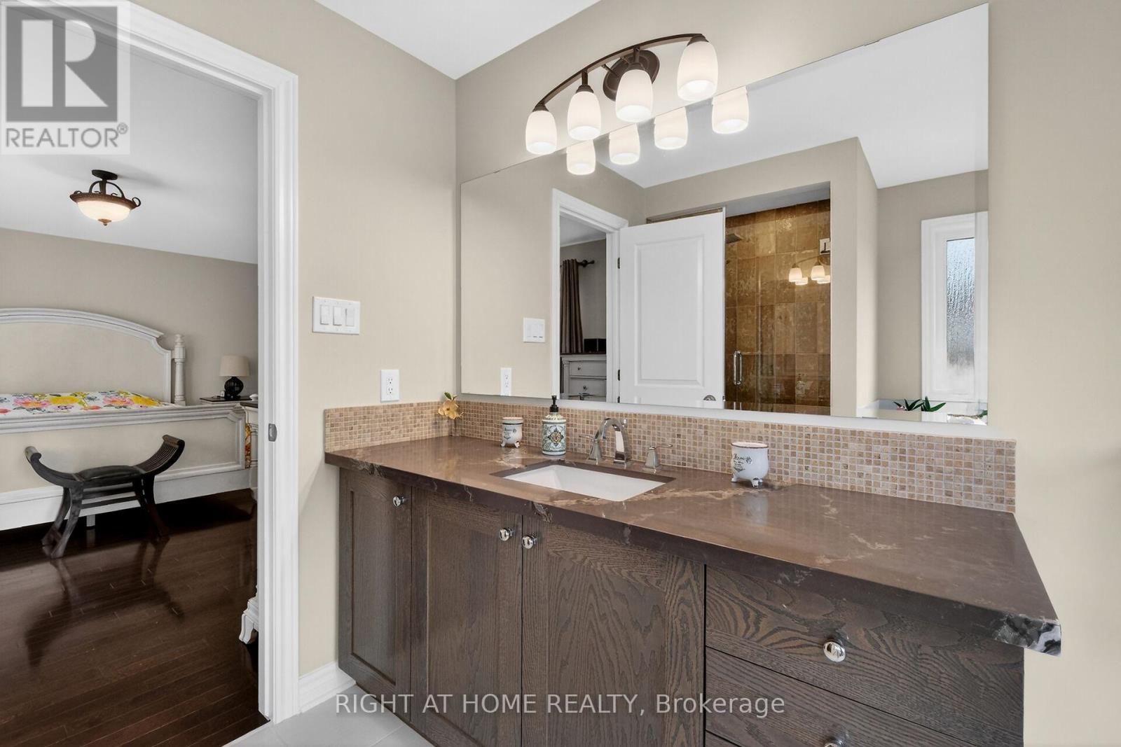 44 Hawks Landing Crescent