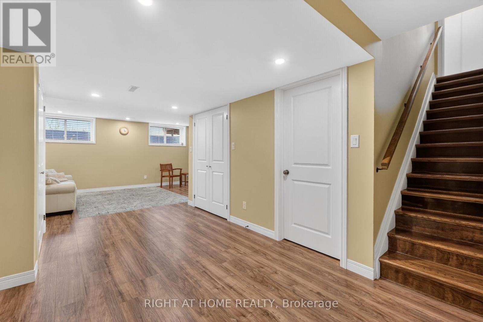 44 Hawks Landing Crescent