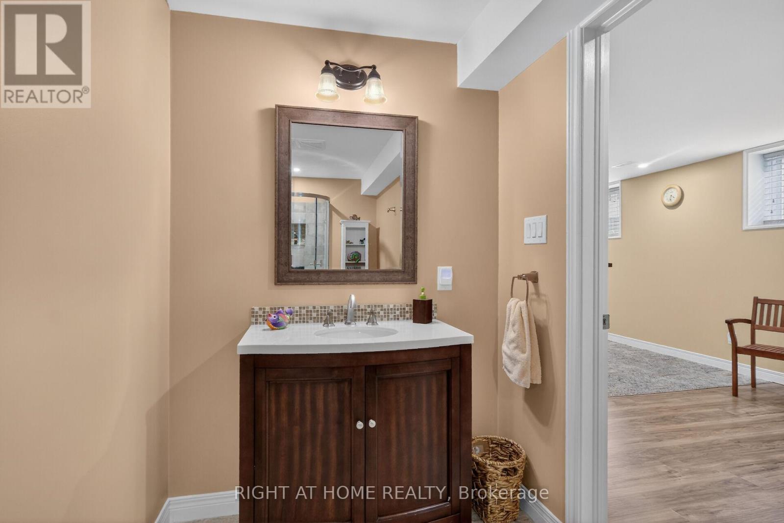 44 Hawks Landing Crescent